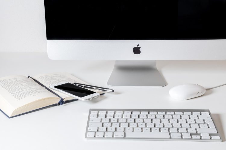 Work, computer, apple — Advice to get the best Part-Time Jobs For Women